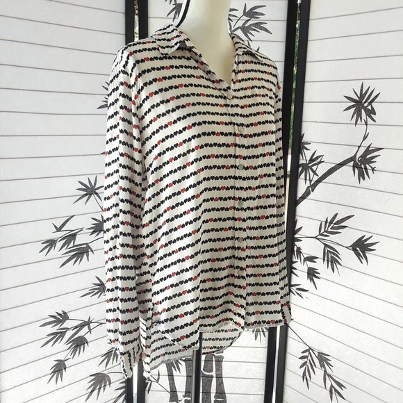 Jane and Delancey Roll Tab Sleeve Heart Print Top - Picture 3 of 16